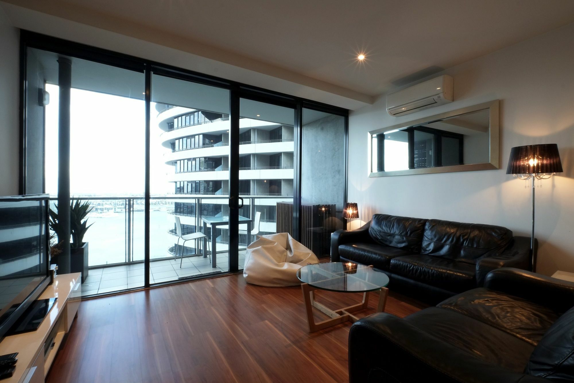 Acd Apartments Melbourne Bagian luar foto